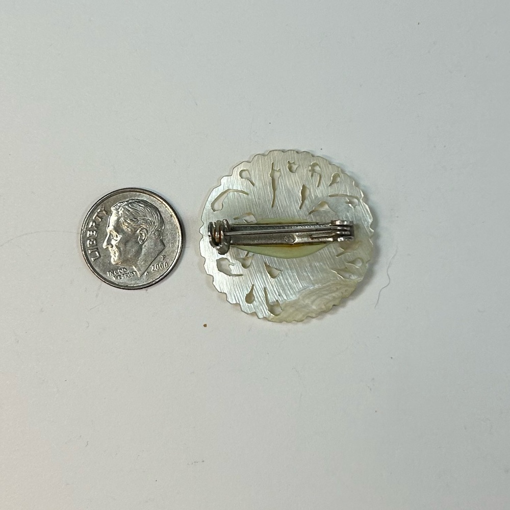 Vintage Hand Craves MOP Bird Partridge Mother of Pearl Brooch Pin - Picture 5 of 6